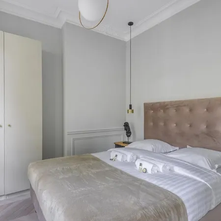 Stylish 2bd House In Central By Guestready Parigi