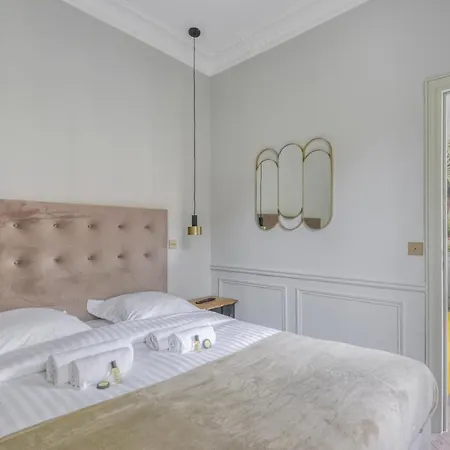 Stylish 2bd House In Central By Guestready Parigi
